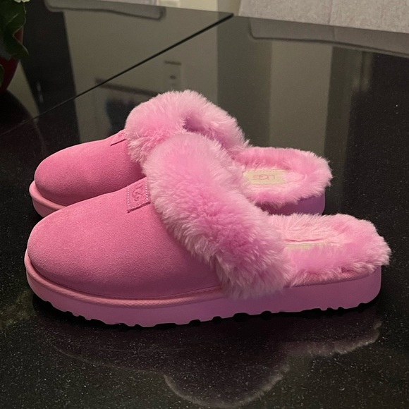 Pretty Pink UGG Slippers 🩷 - Picture 5 of 5